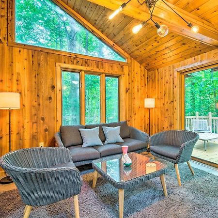 Pet-Friendly Pocono Pines Rental With Hot Tub! Exterior photo