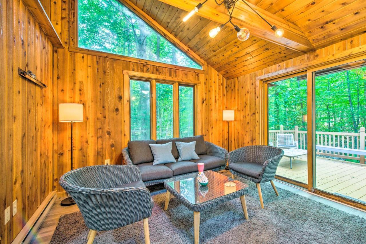 Pet-Friendly Pocono Pines Rental With Hot Tub! Exterior photo