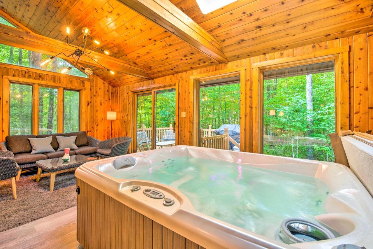 Pet-Friendly Pocono Pines Rental With Hot Tub! Exterior photo