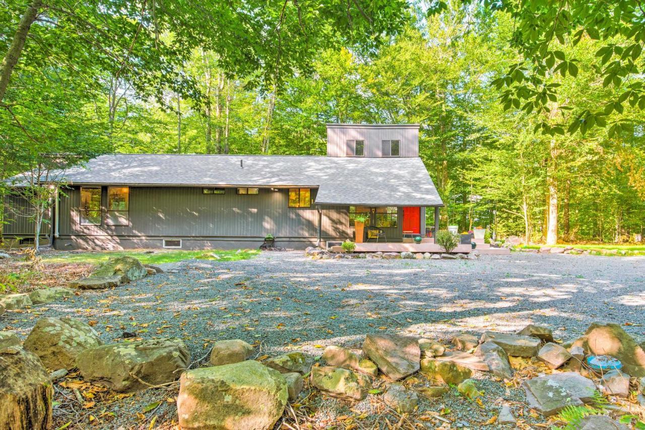 Pet-Friendly Pocono Pines Rental With Hot Tub! Exterior photo